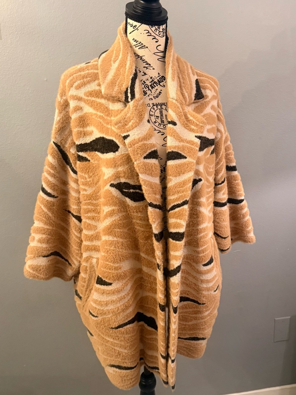 Joseph Ribkoff-Faux Fur-Abstract Print Coverup-Size M-EUC